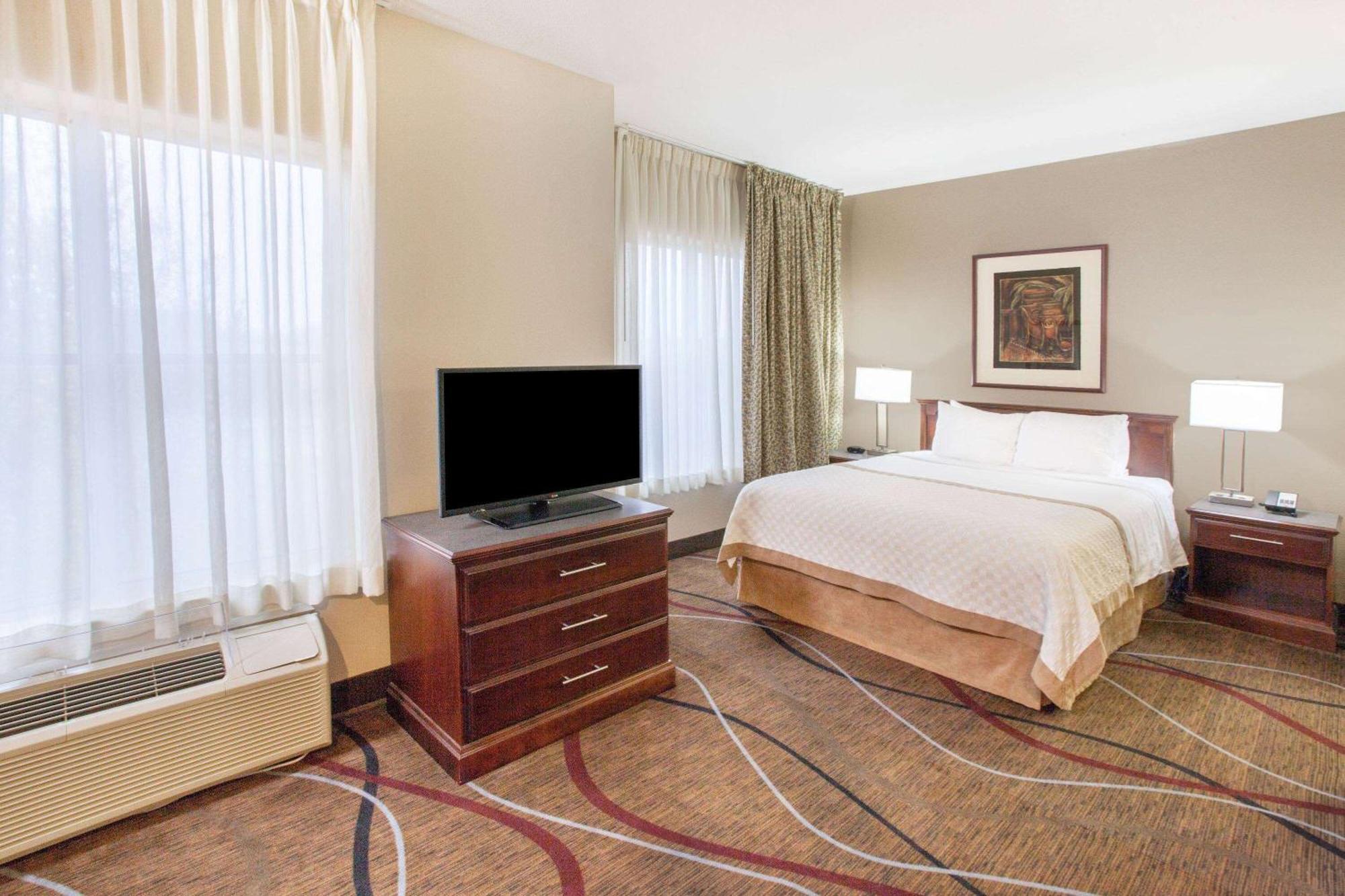 Deluxe Efficiency Room Two Queen Beds Full Kitchen Non-Smoking,1280970799:JPEG