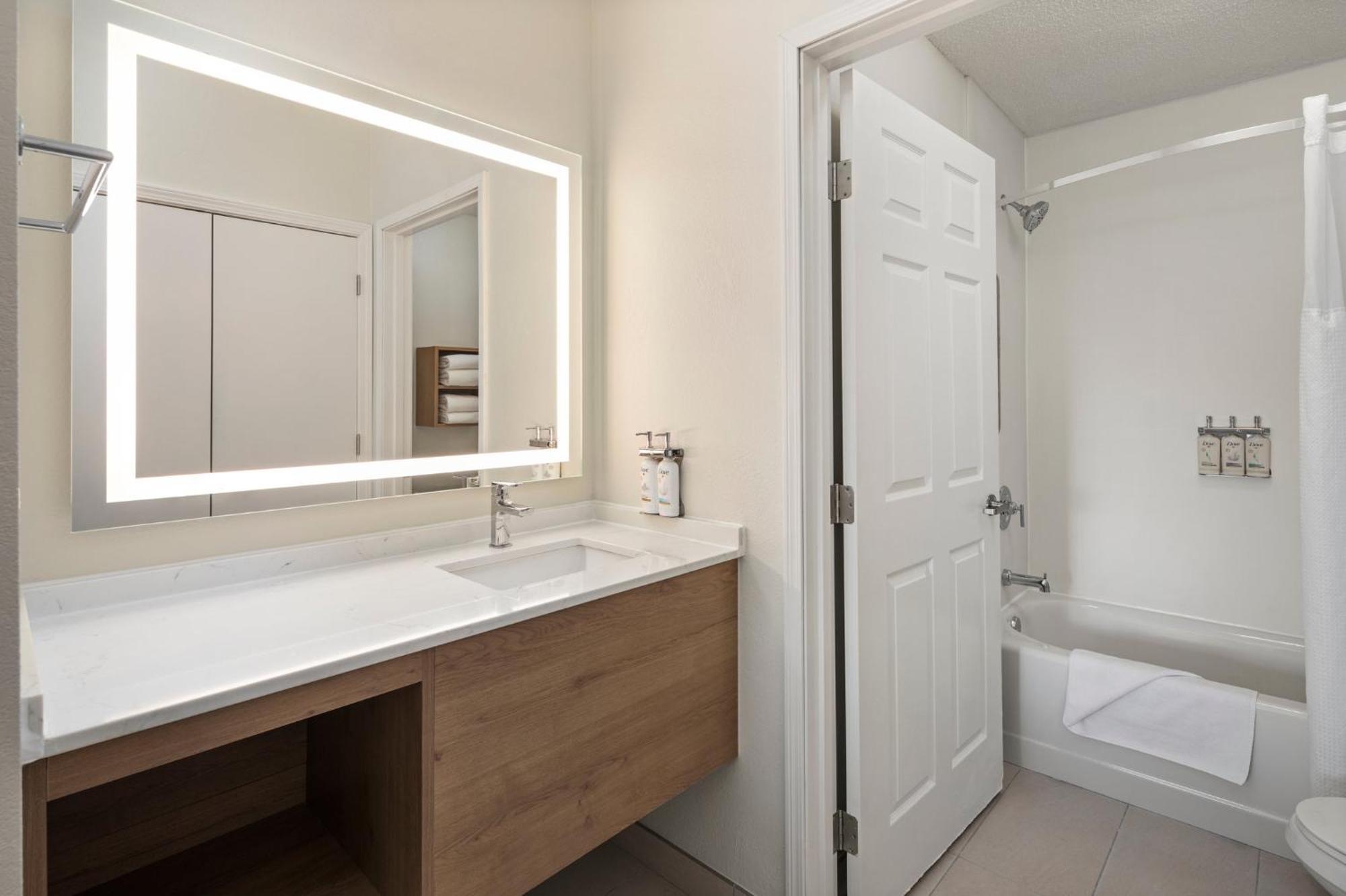 Two-Bedrooms Suite Two Double and One Queen Bed- Non-Smoking