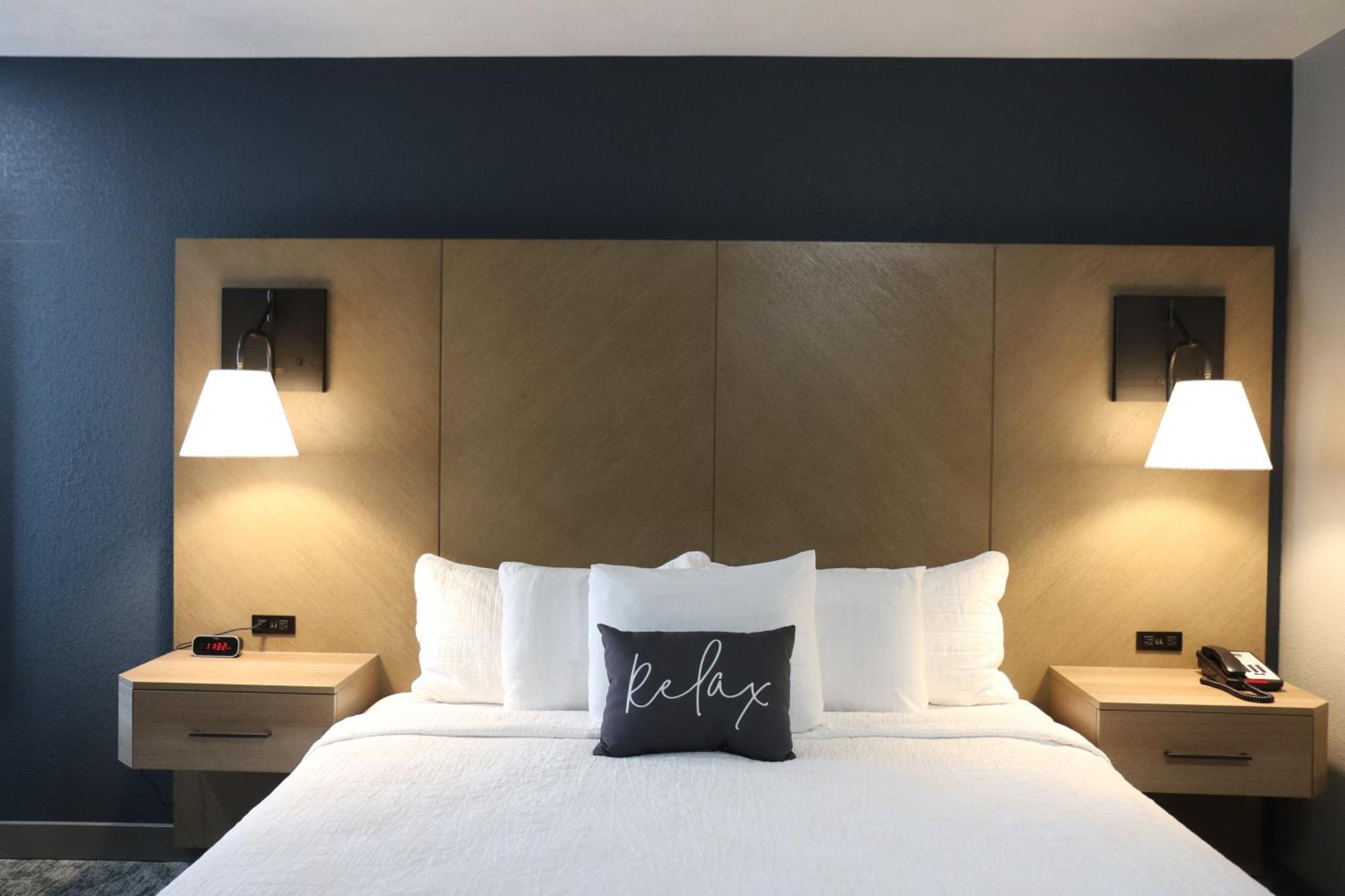 One-Bedroom King Suite Non-Smoking