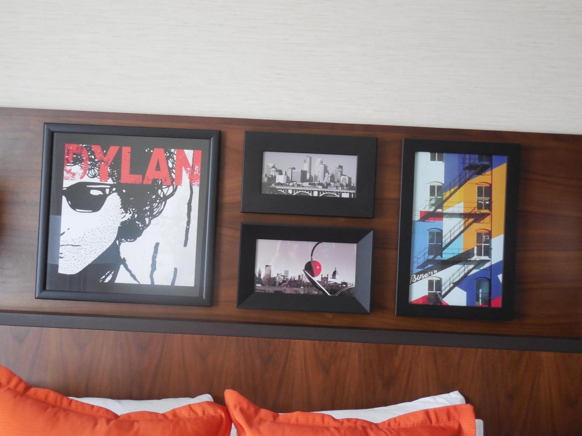 Queen Room Two Queen Beds City or Valley View Non Smoking,1275379324:JPEG