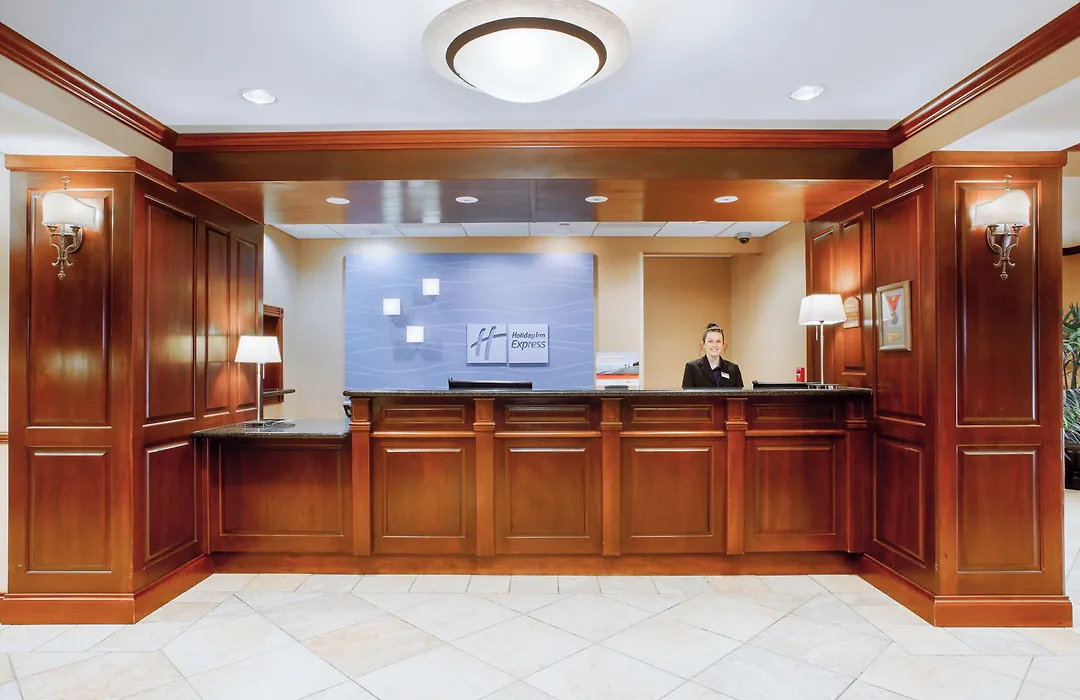 Holiday Inn Express & Suites Bloomington By Ihg-1