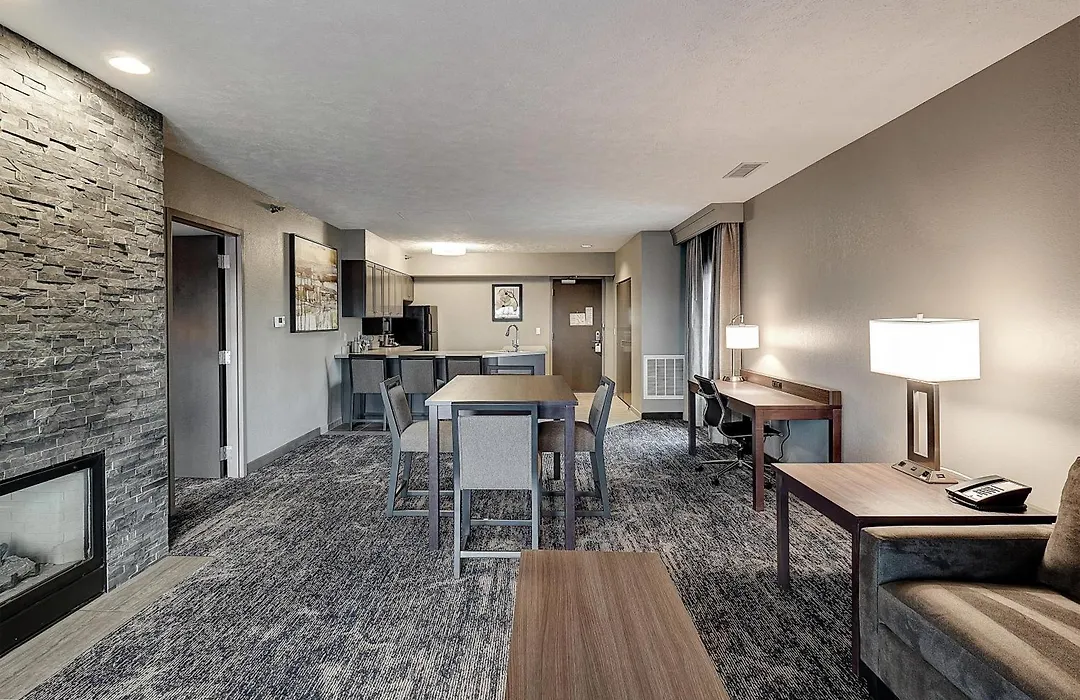 Doubletree By Hilton Bloomington-1