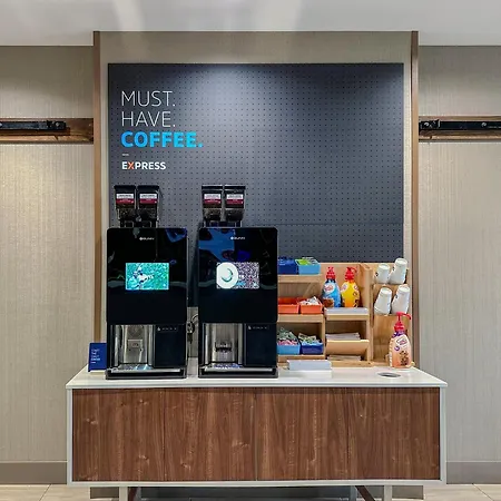 Holiday Inn Express & Suites Bloomington By Ihg-3
